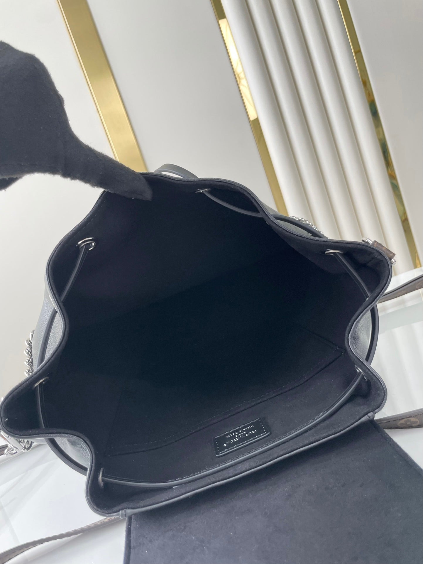 SAC À DOS MONTSOURIS VIBE PM 30 EN CUIR D'AGNEAU NOIR CHAÎNE ARGENTÉE