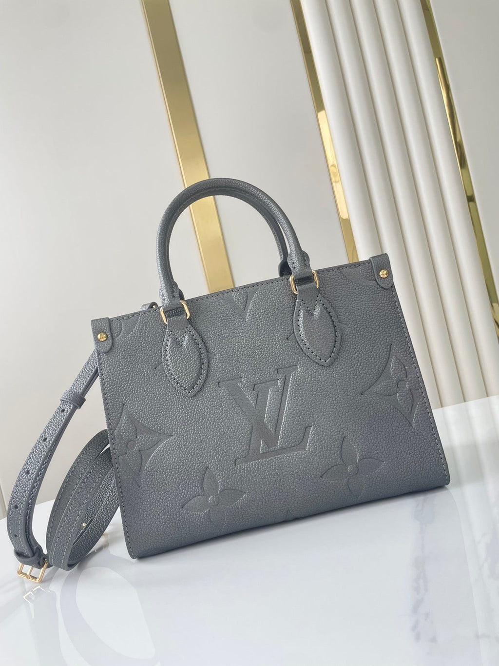 ONTHEGO PM 25 EN CUIR DE VEAU GAUFRÉ GUN METAL