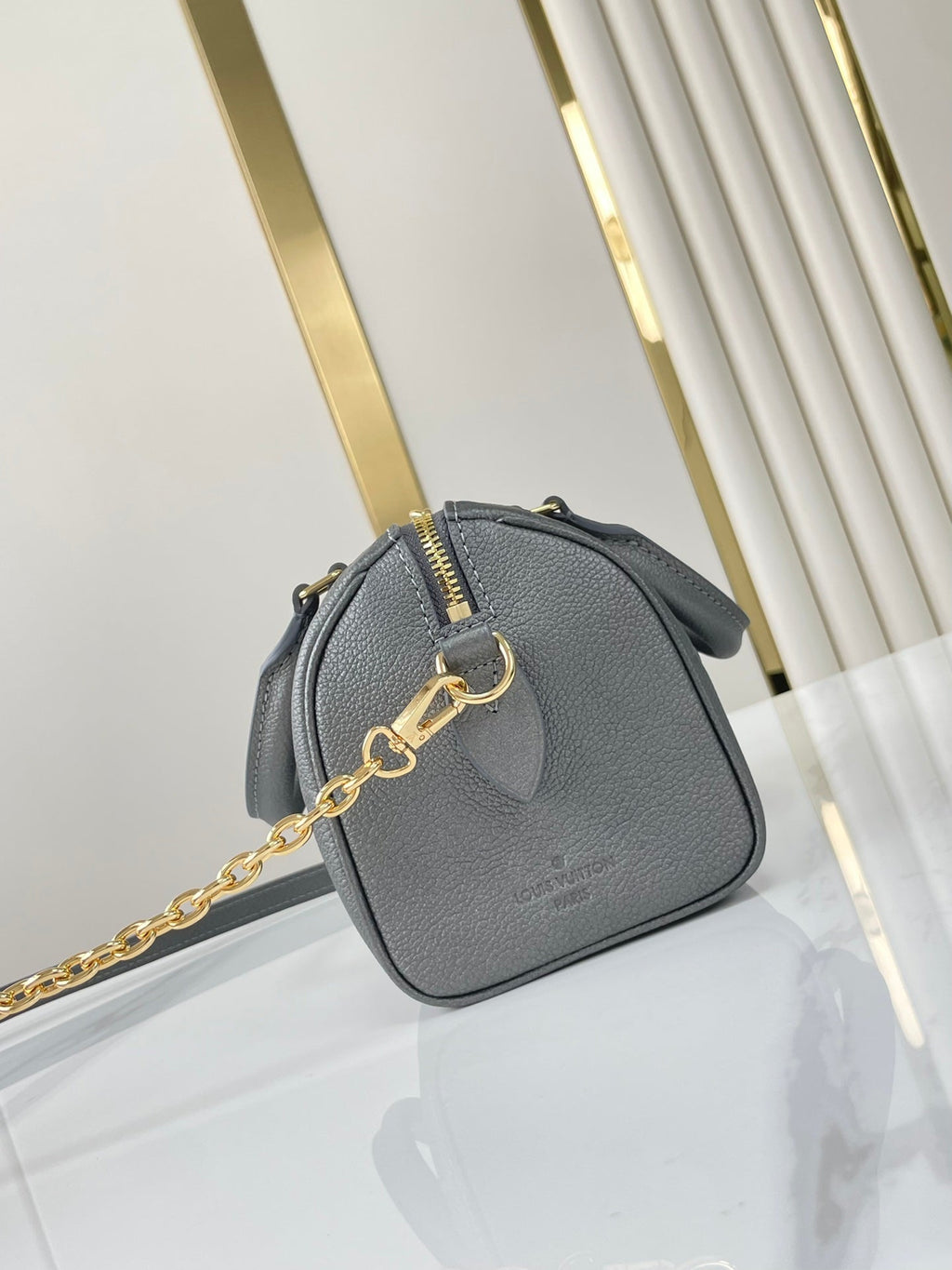 SPEEDY BANDOULIÈRE 20 EN GUN METAL MONOGRAMME EMPREINTE GOLD QUINCAILLERIE