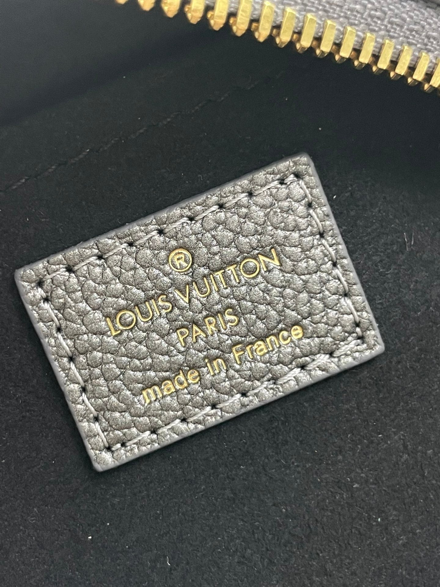 SPEEDY BANDOULIÈRE 20 EN GUN METAL MONOGRAMME EMPREINTE GOLD QUINCAILLERIE