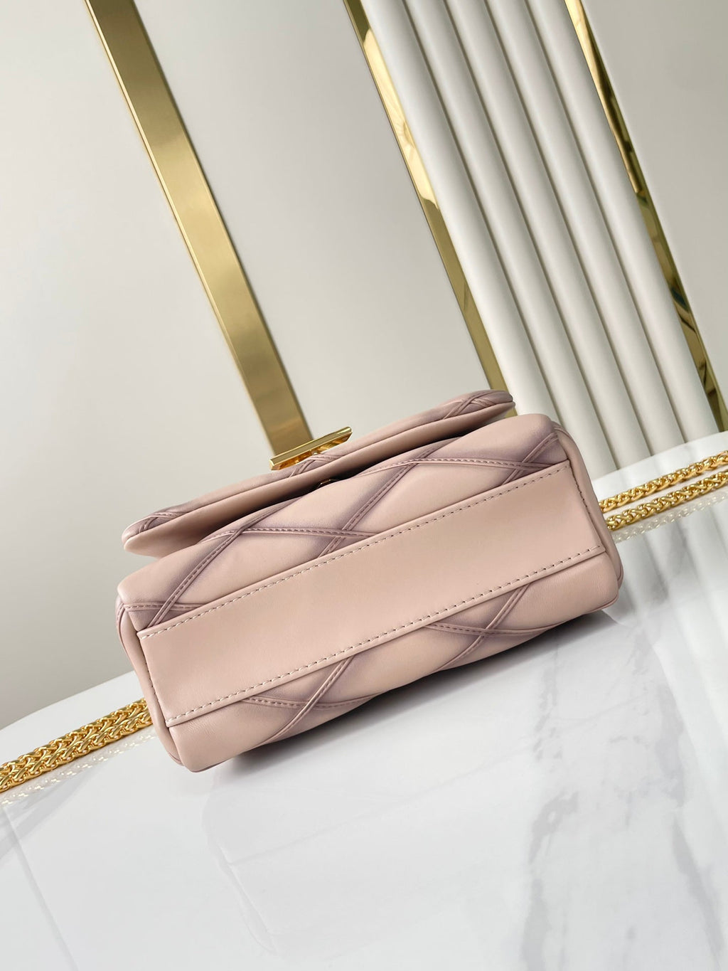 GO-14 MM 23 PO CUIR D'AGNEAU MATELASSÉ ROSE CLAIR QUINCAILLERIE DORÉ