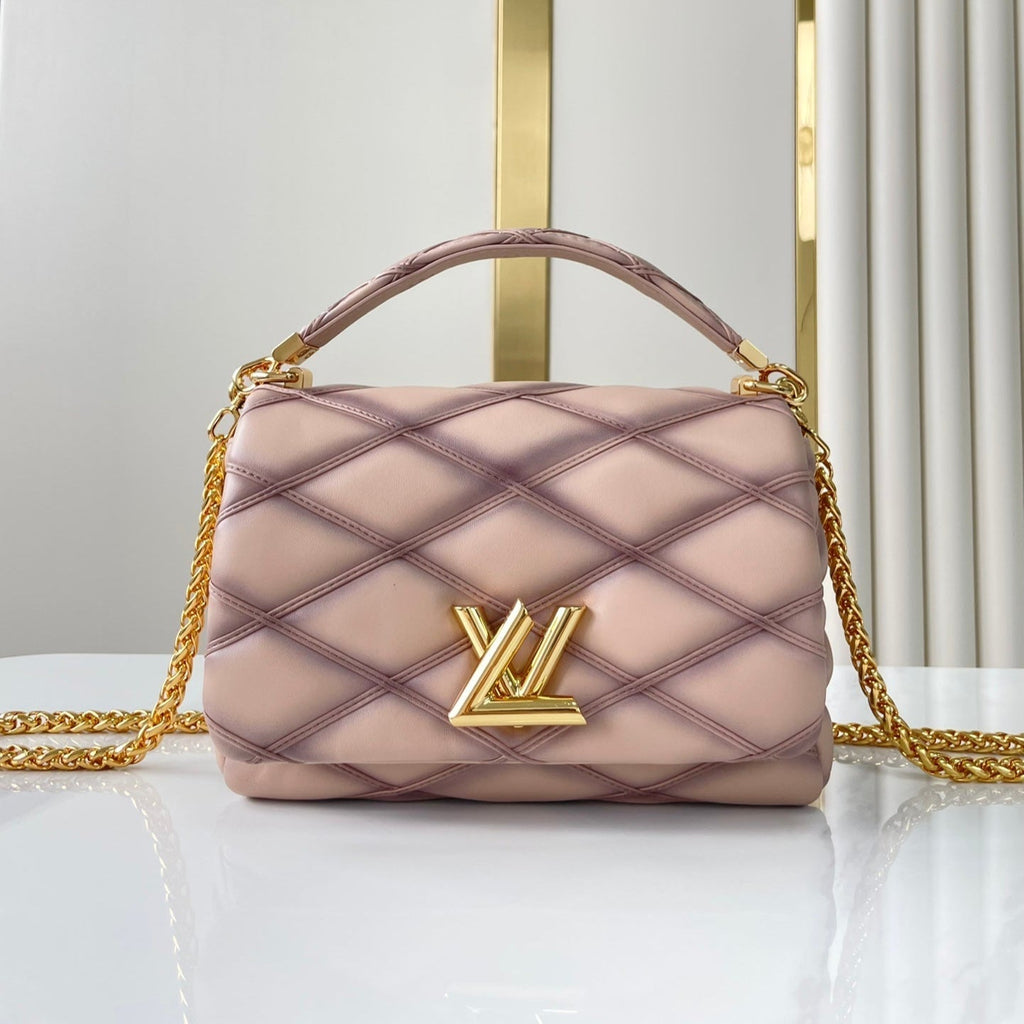 GO-14 MM 23 PO CUIR D'AGNEAU MATELASSÉ ROSE CLAIR QUINCAILLERIE DORÉ