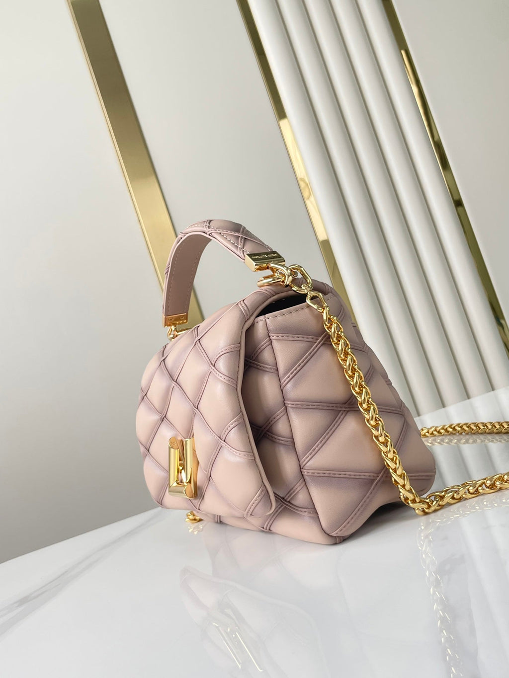 GO-14 MM 23 PO CUIR D'AGNEAU MATELASSÉ ROSE CLAIR QUINCAILLERIE DORÉ