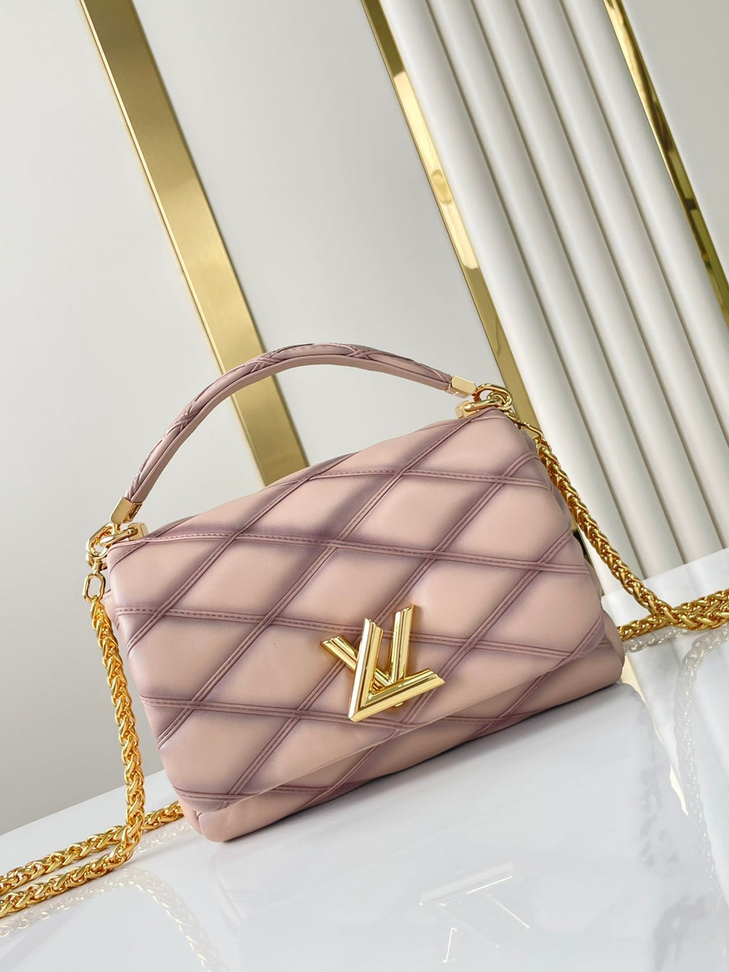 GO-14 MM 23 PO CUIR D'AGNEAU MATELASSÉ ROSE CLAIR QUINCAILLERIE DORÉ