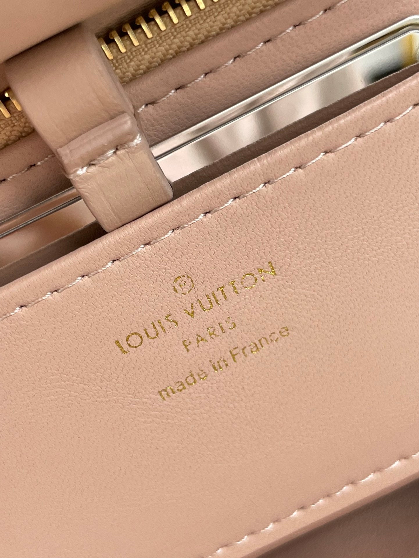 GO-14 MM 23 PO CUIR D'AGNEAU MATELASSÉ ROSE CLAIR QUINCAILLERIE DORÉ
