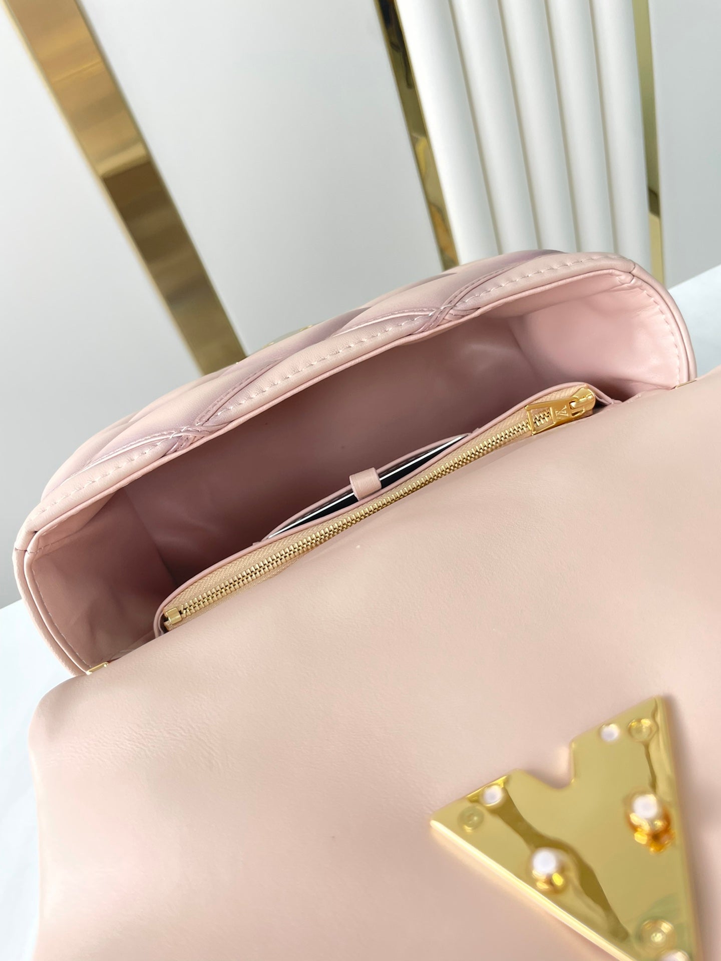GO-14 MM 23 PO CUIR D'AGNEAU MATELASSÉ ROSE CLAIR QUINCAILLERIE DORÉ