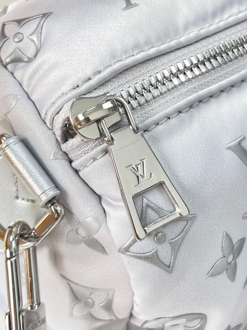 SAC À BANDOULIÈRE SPEEDY 25 PO EN NYLON MONOGRAMME ARGENT DÉGRADÉ QUINCAILLERIE ARGENTÉE