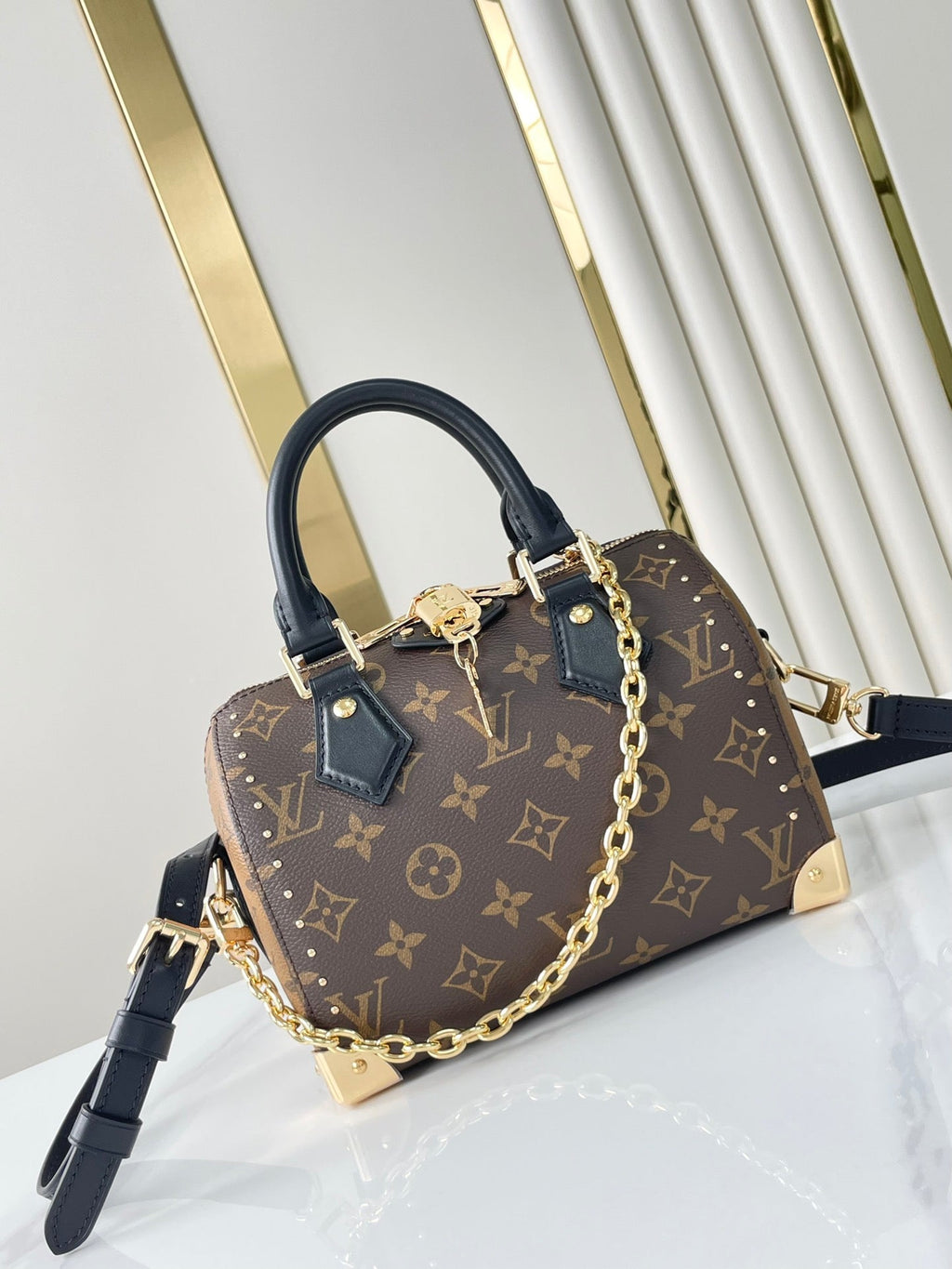 Malle Speedy 20 en toile monogrammée marron et garniture en cuir de veau noir, boucle dorée