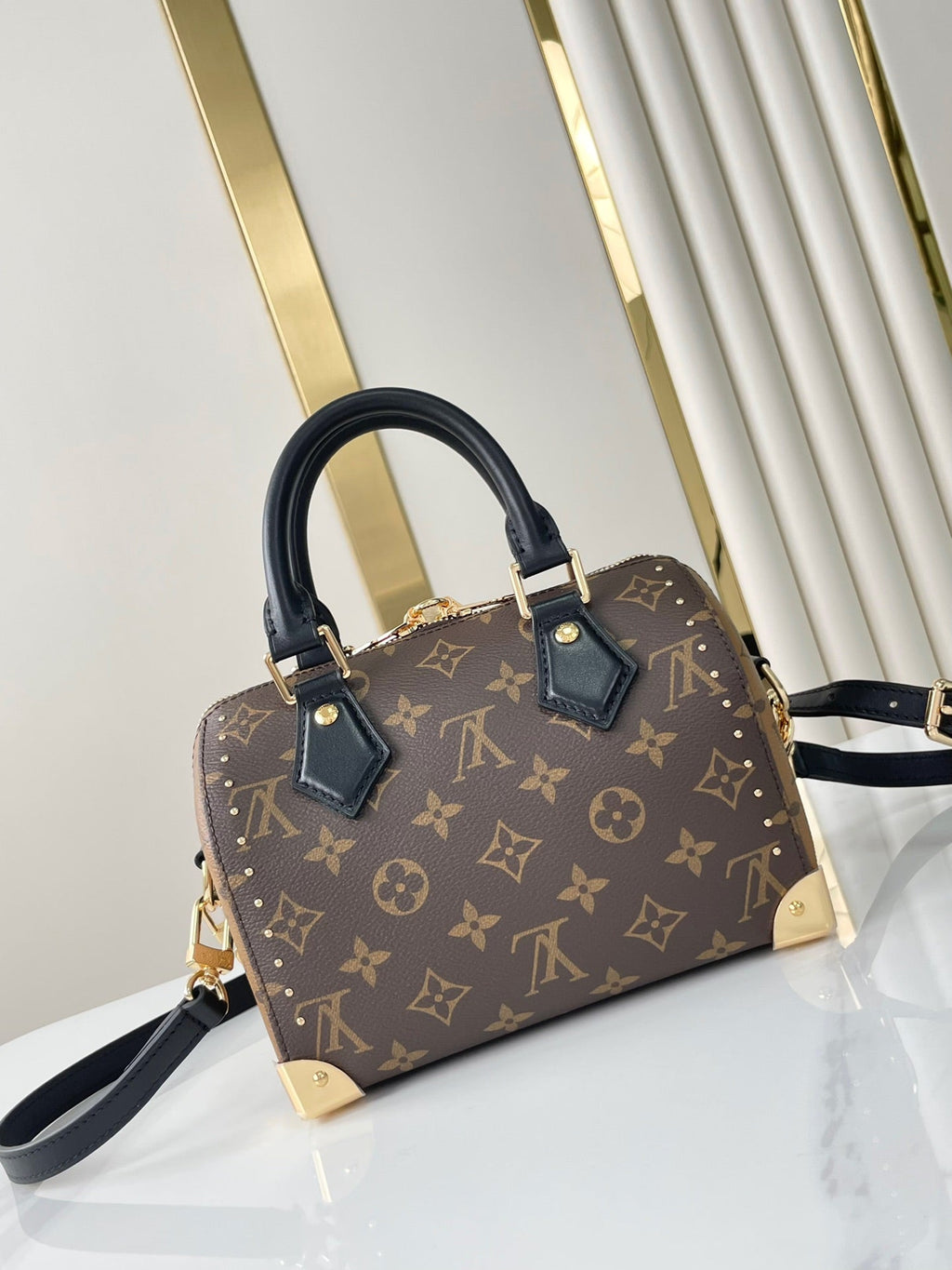 Malle Speedy 20 en toile monogrammée marron et garniture en cuir de veau noir, boucle dorée