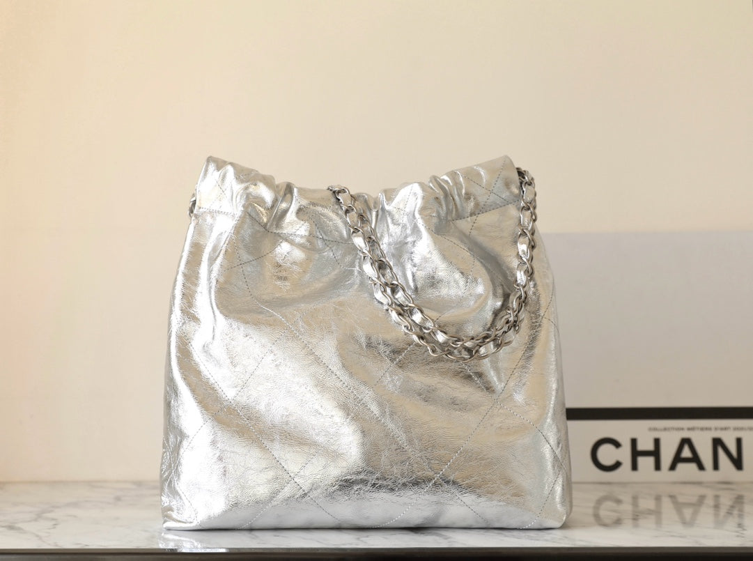 SAC HOBO 22 25C 35CM EN CUIR D'AGNEAU MÉTALLISÉ ARGENT