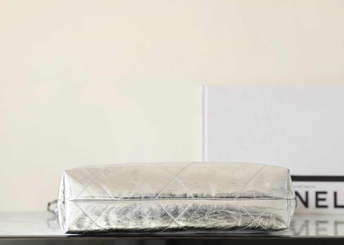 SAC HOBO 22 25C 35CM EN CUIR D'AGNEAU MÉTALLISÉ ARGENT