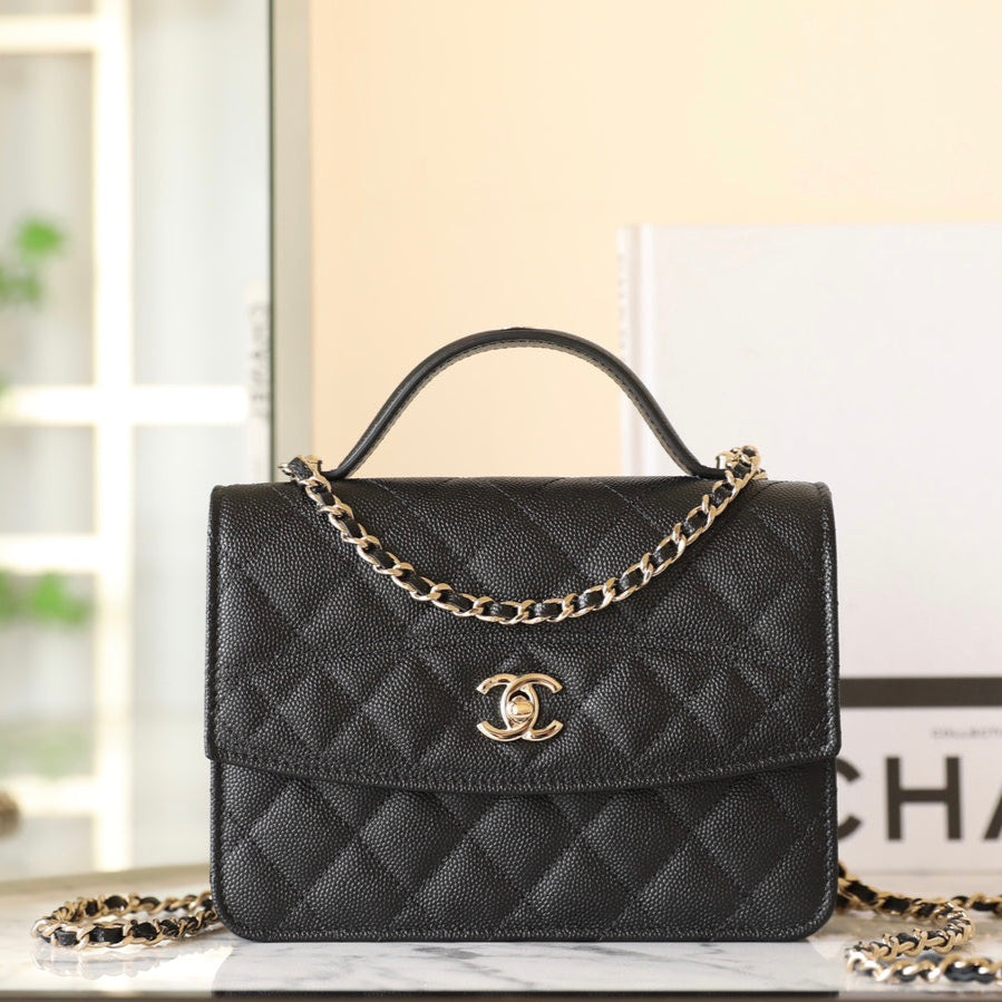 Sac à main CC 25C en cuir de veau grainé noir 18 cm