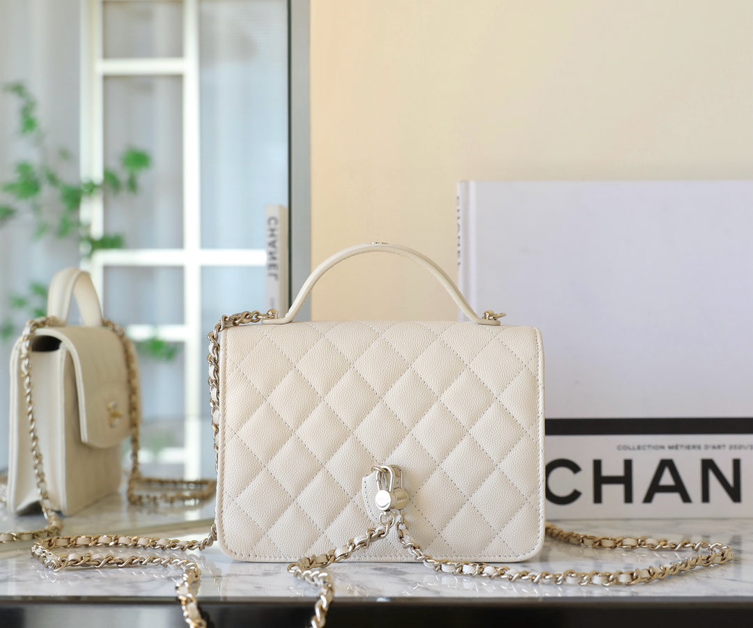 Sac à main CC 25C en cuir de veau grainé crème 18 cm