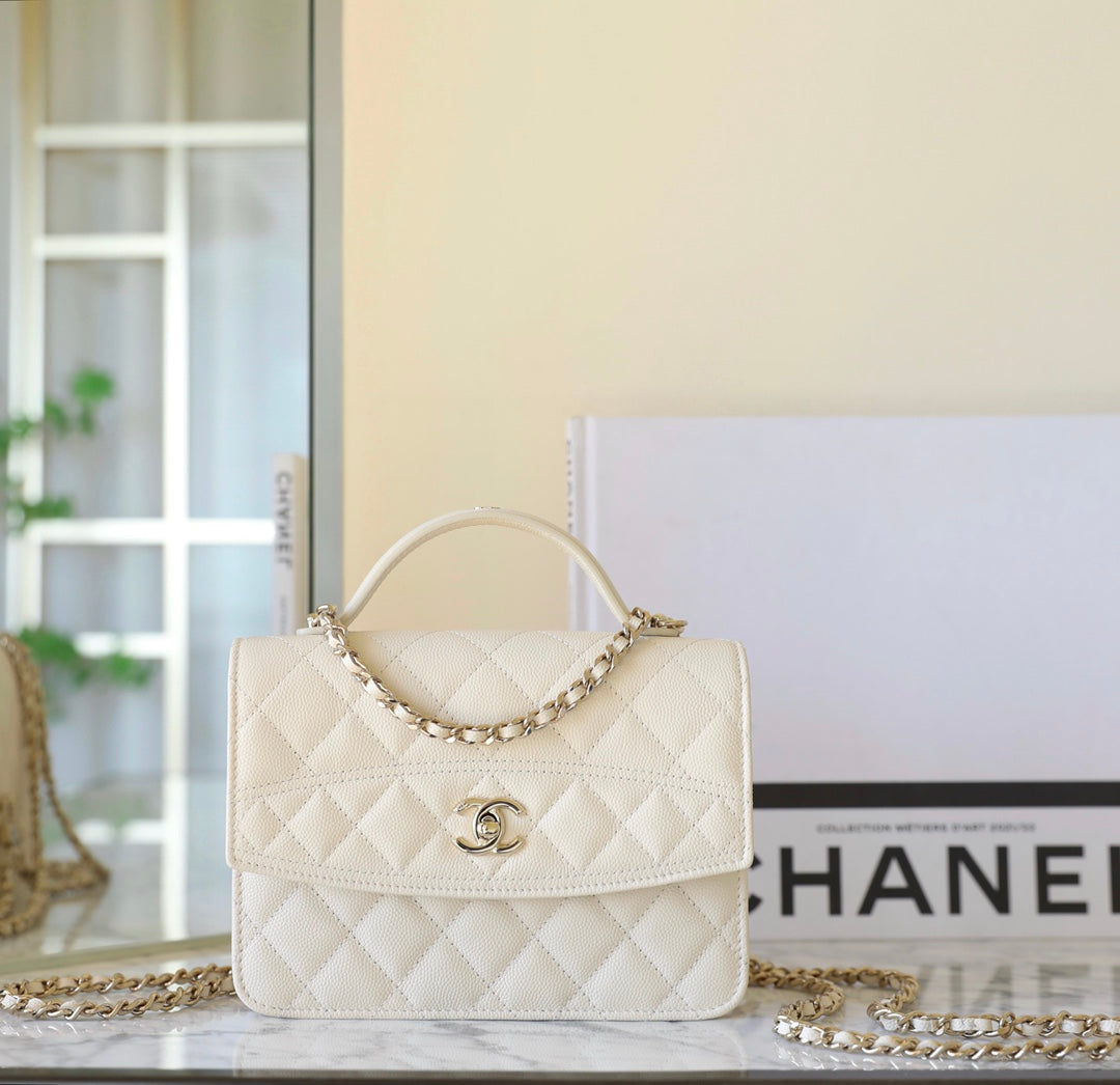 Sac à main CC 25C en cuir de veau grainé crème 18 cm