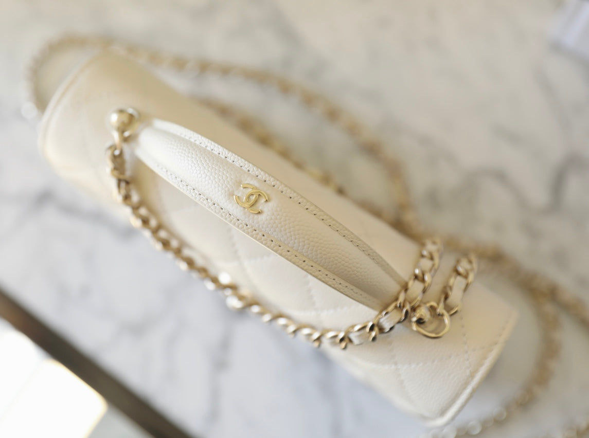 Sac à main CC 25C en cuir de veau grainé crème 18 cm