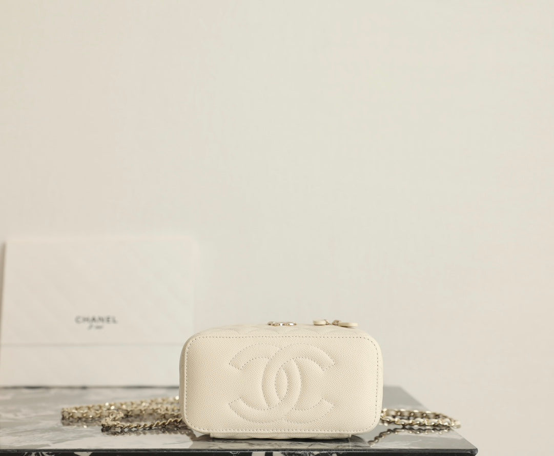 CC 25C VANITY 17CM CUIR DE VEAU GRAINÉ CRÈME