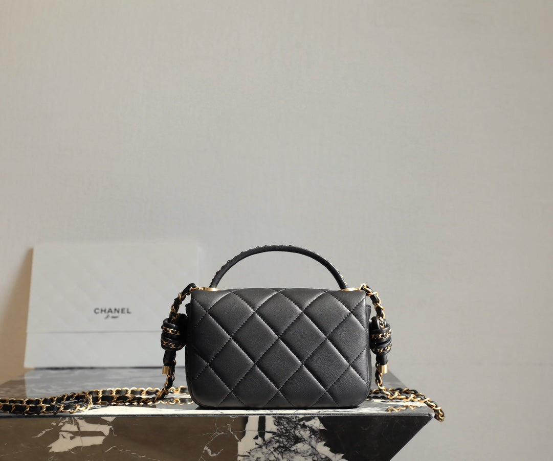 CC 19 BAG 25C 18CM BLACK LAMBSKIN GOLD HARDWARE