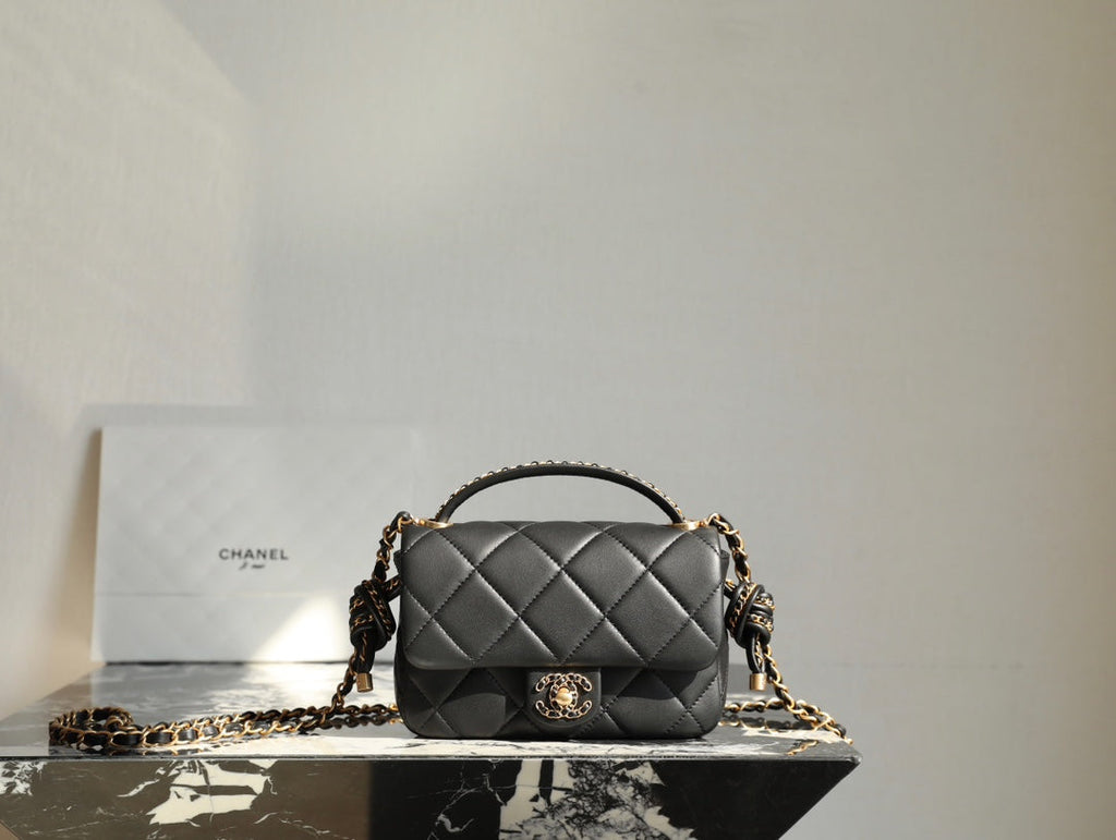 CC 19 BAG 25C 18CM BLACK LAMBSKIN GOLD HARDWARE