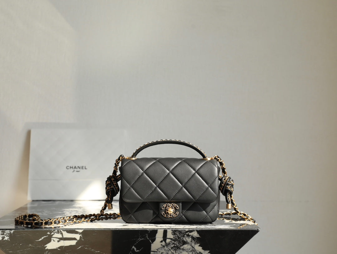 CC 19 BAG 25C 18CM BLACK LAMBSKIN GOLD HARDWARE