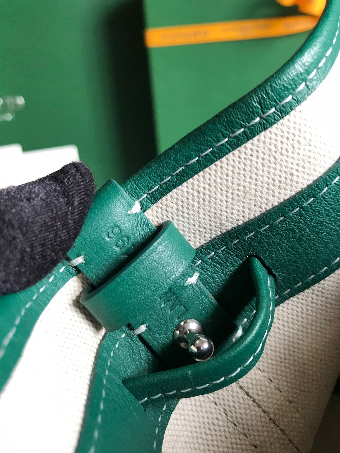 SAC SEAU PETIT FLOT 22 EN TOILE GOYARDINE VERTE ET BORDURE EN AGNEAU