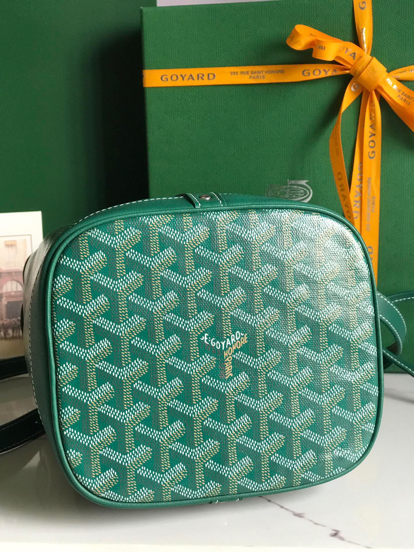 SAC SEAU PETIT FLOT 22 EN TOILE GOYARDINE VERTE ET BORDURE EN AGNEAU