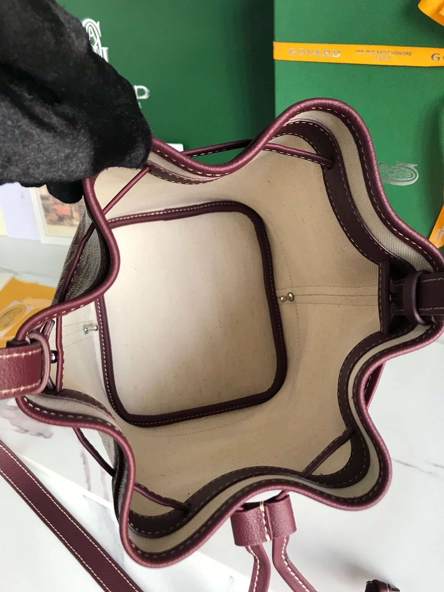 SAC SEAU PETIT FLOT 22 EN TOILE GOYARDINE ROUGE VIN ET BORDURE EN CUIR D'AGNEAU