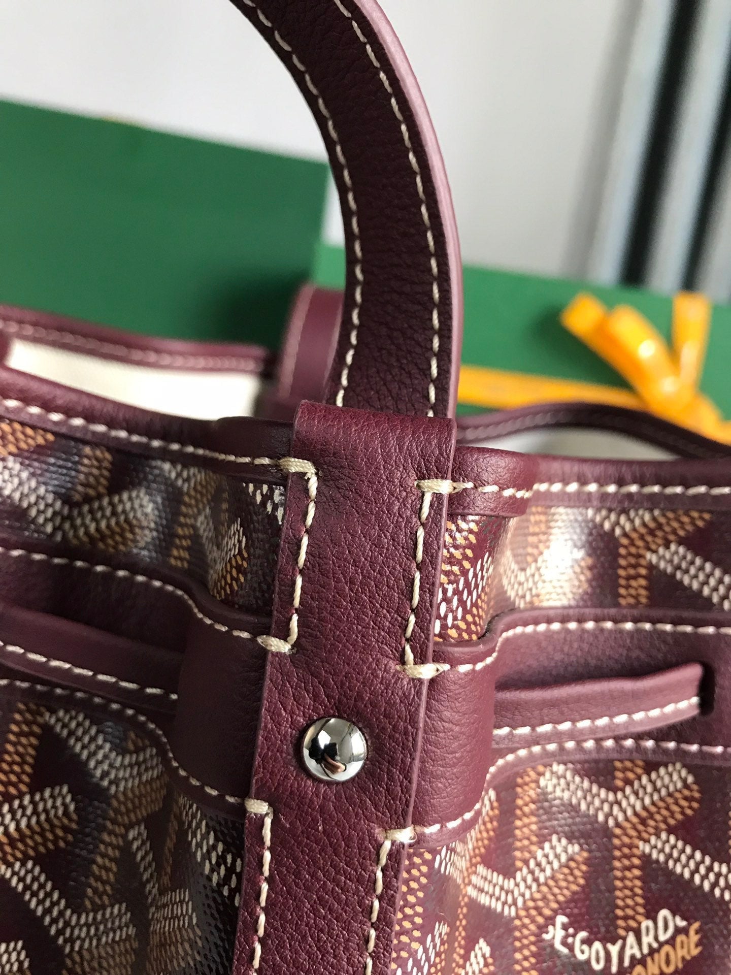 SAC SEAU PETIT FLOT 22 EN TOILE GOYARDINE ROUGE VIN ET BORDURE EN CUIR D'AGNEAU