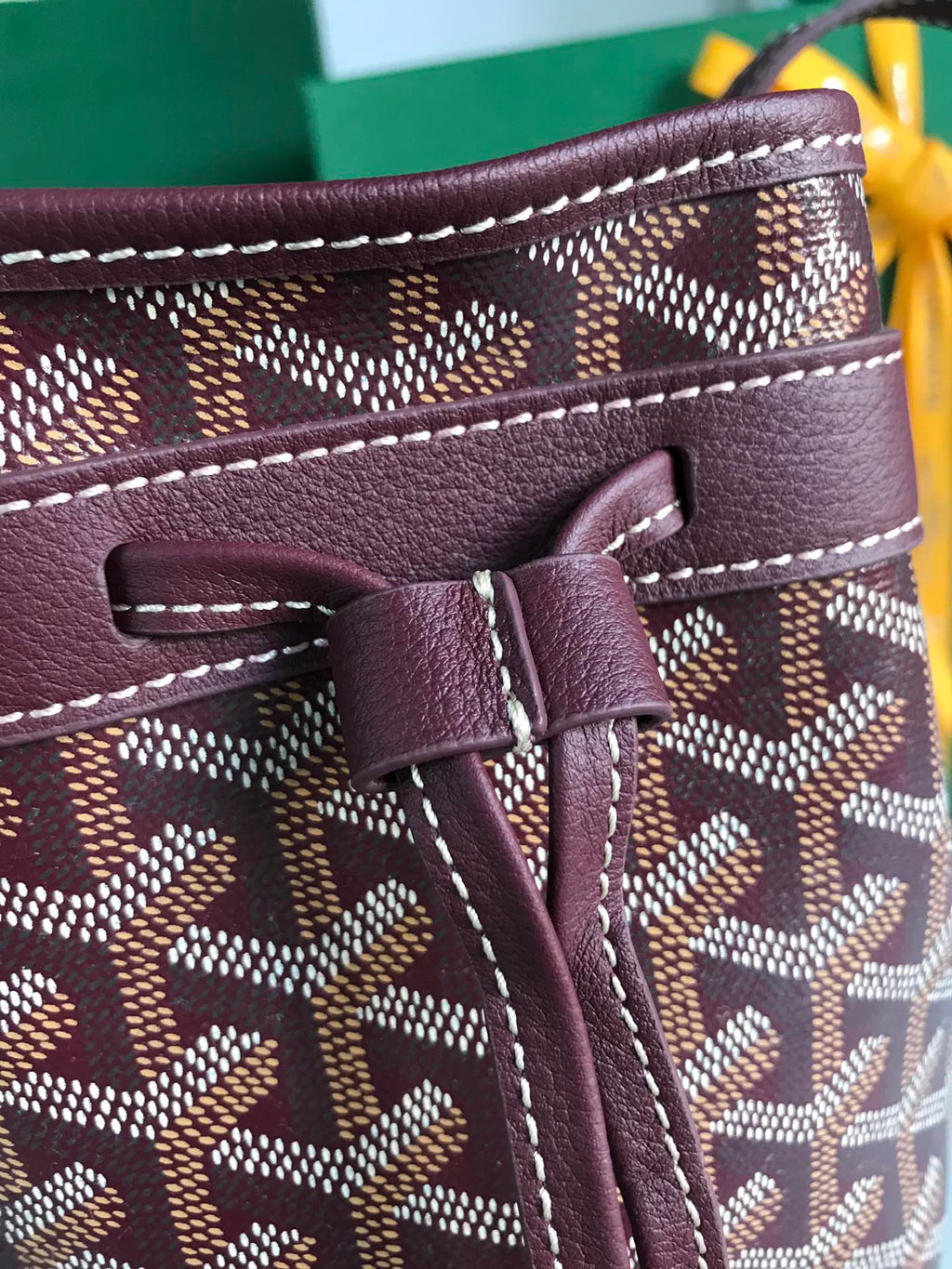 SAC SEAU PETIT FLOT 22 EN TOILE GOYARDINE ROUGE VIN ET BORDURE EN CUIR D'AGNEAU