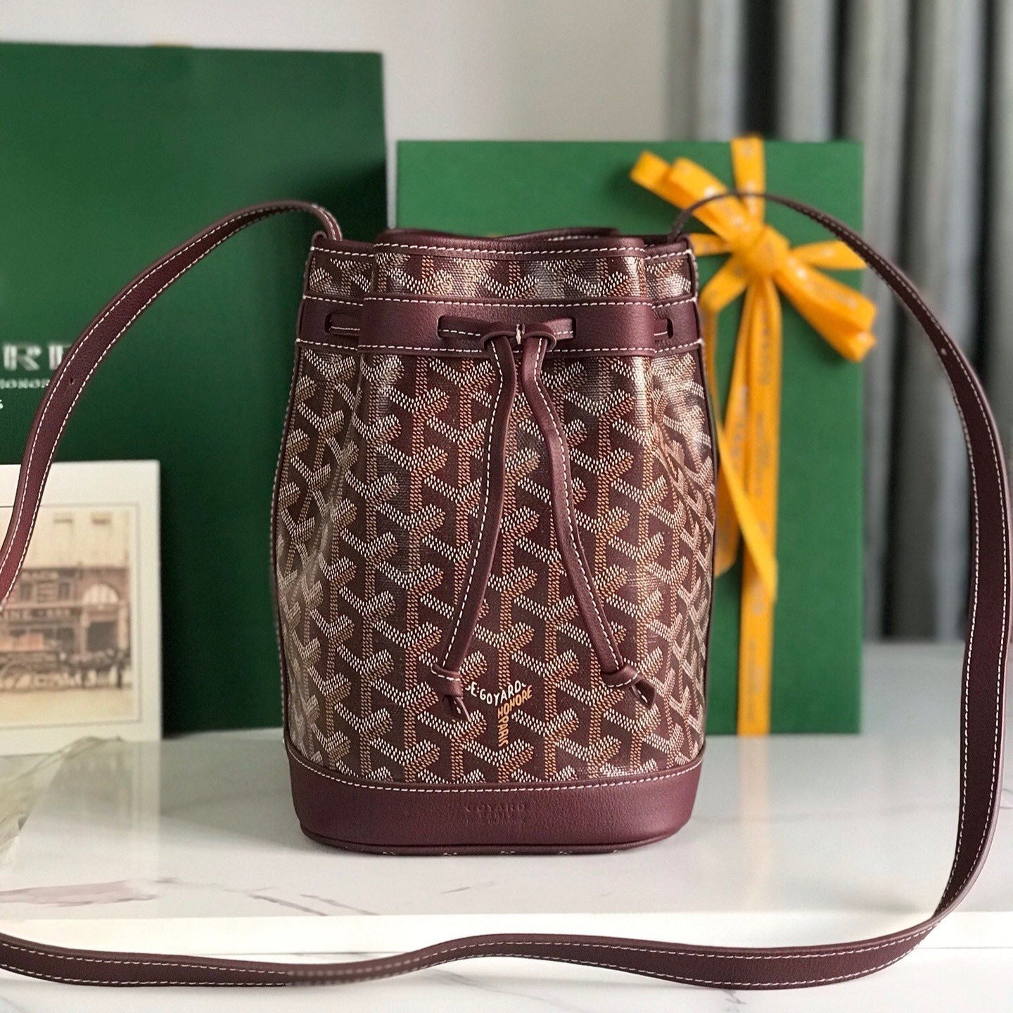 SAC SEAU PETIT FLOT 22 EN TOILE GOYARDINE ROUGE VIN ET BORDURE EN CUIR D'AGNEAU