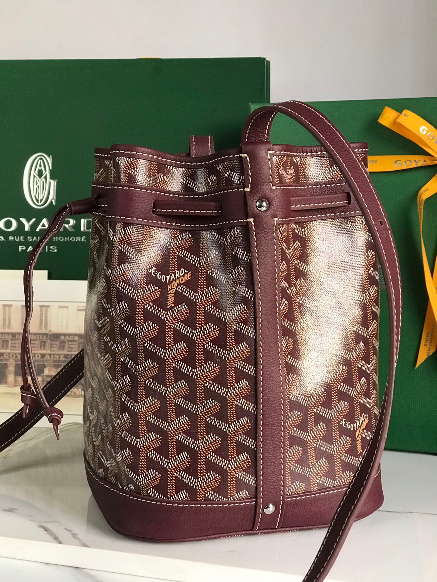 SAC SEAU PETIT FLOT 22 EN TOILE GOYARDINE ROUGE VIN ET BORDURE EN CUIR D'AGNEAU