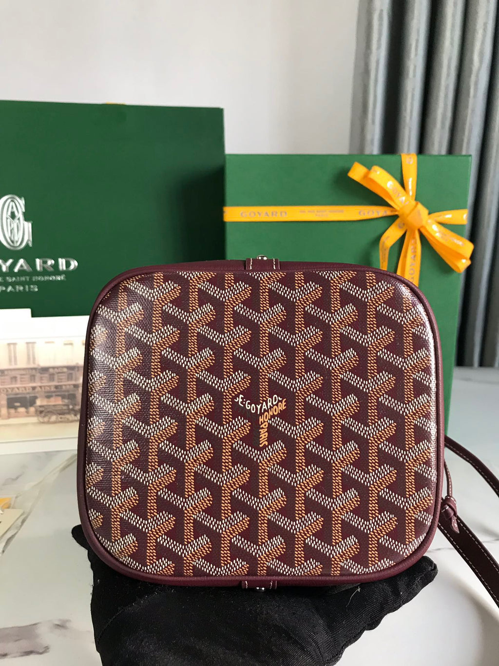 SAC SEAU PETIT FLOT 22 EN TOILE GOYARDINE ROUGE VIN ET BORDURE EN CUIR D'AGNEAU