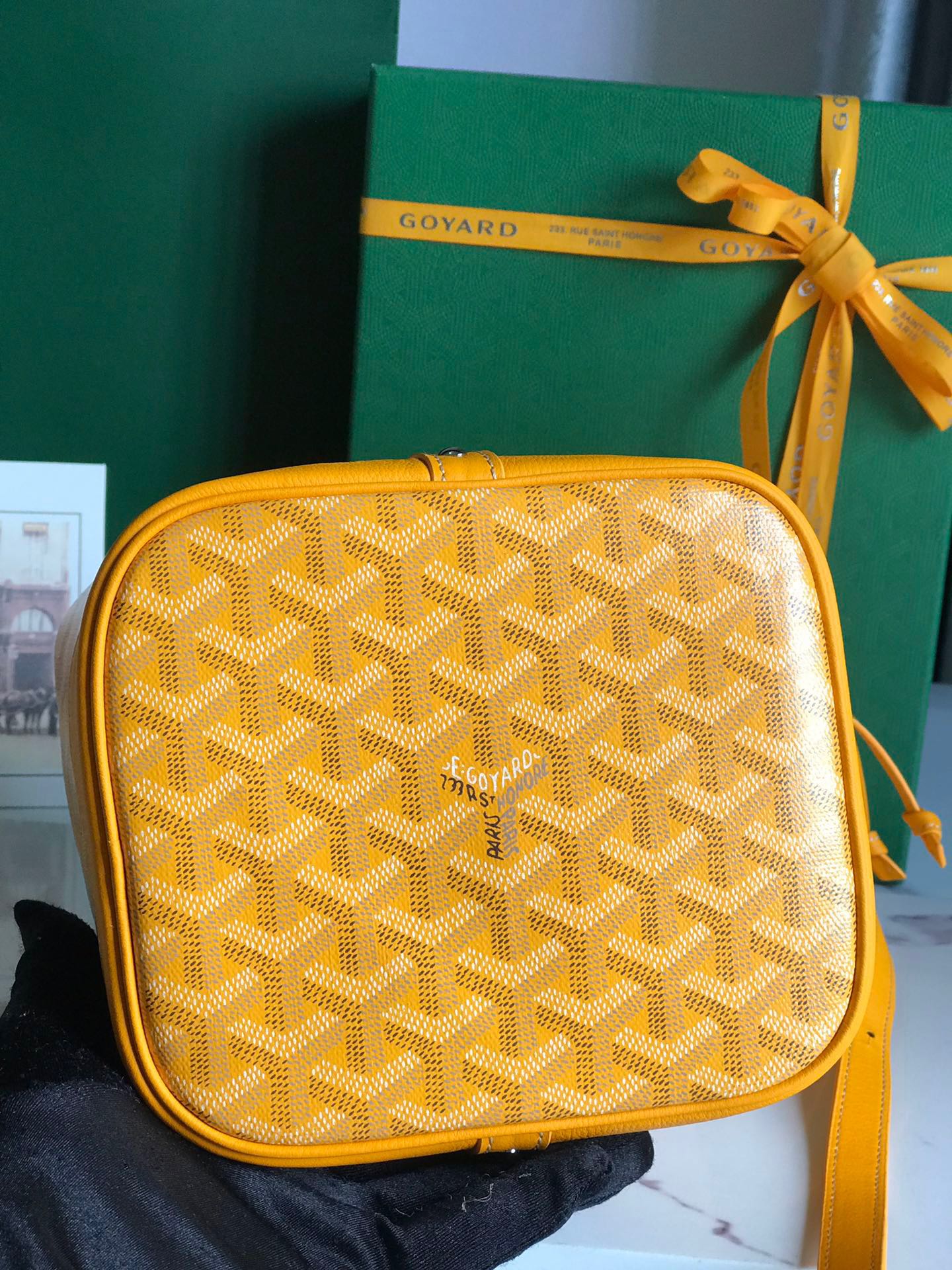 SAC SEAU PETIT FLOT 22 EN TOILE GOYARDINE JAUNE ET BORDURE EN AGNEAU