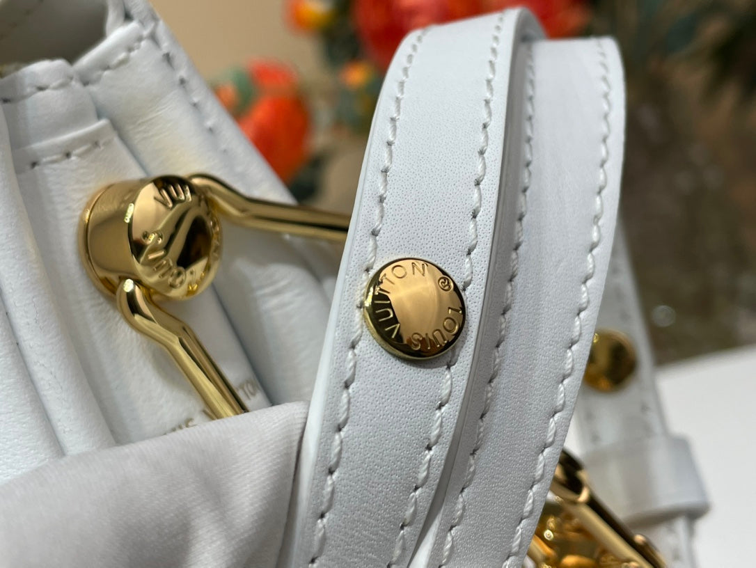 LV X TM COUSSIN BB 21CM BLANC MULTICOLORE MONOGRAMME-CUIR D'AGNEAU EN RELIEF