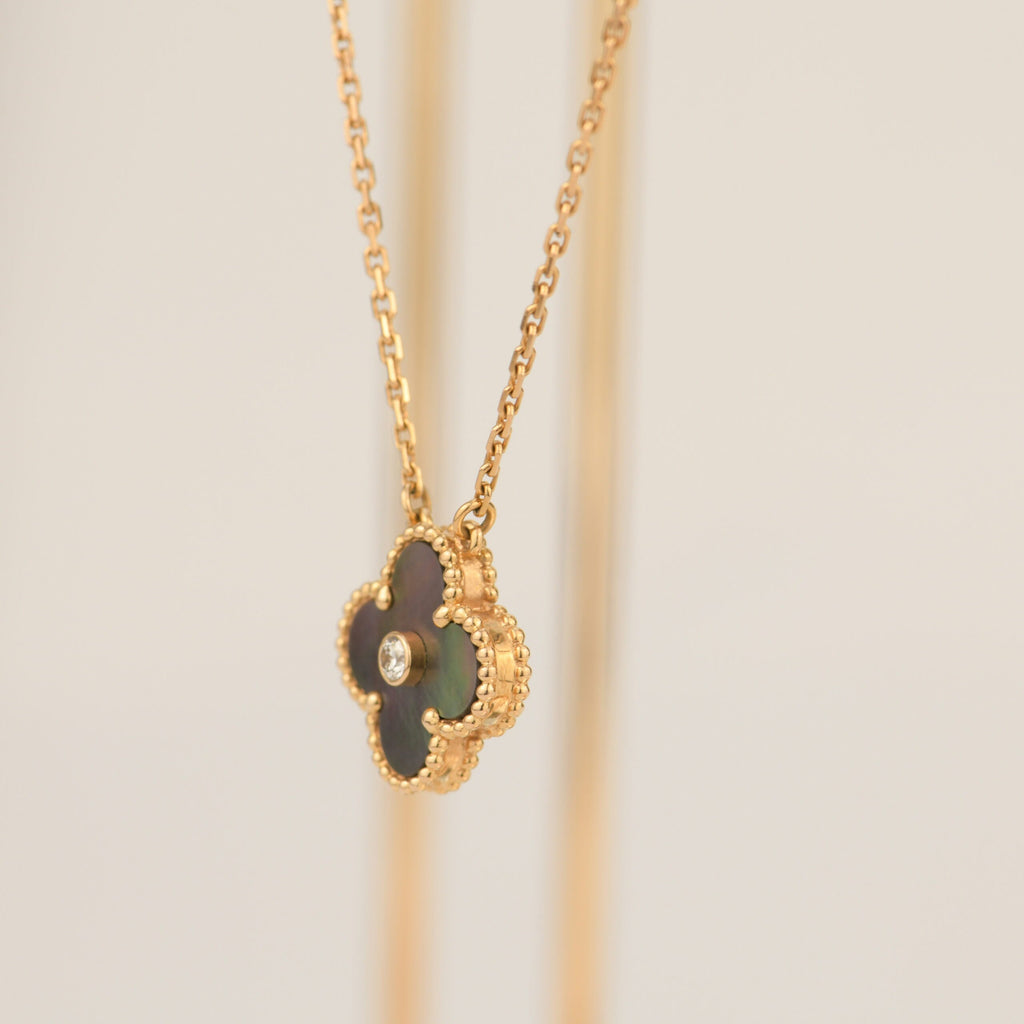 COLLIER CLOVER 15 MM DIAMANTS ET NACRE GRISE