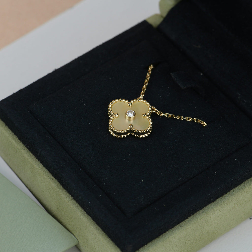 Collier Clover 15 mm en or et nacre