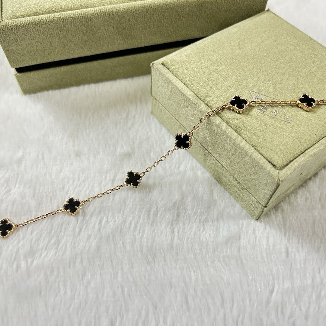 CLOVER 6 MOTIF  ONYXS BRACELET