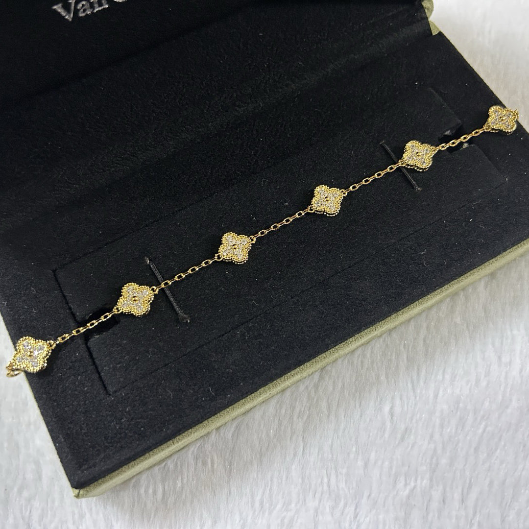 CLOVER 6 MOTIF DIAMOND BRACELET