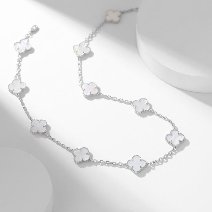 COLLIER NACRE BLANCHE 10 MOTIFS CLOVER