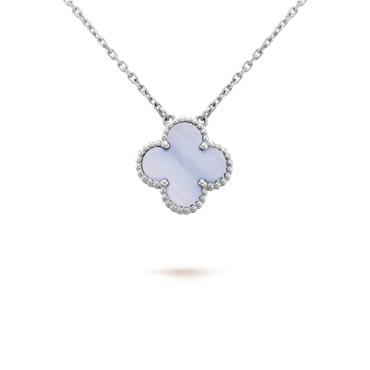 COLLIER EN CALCÉDOINE BLEUE TRÈFLE 15 MM EN ARGENT