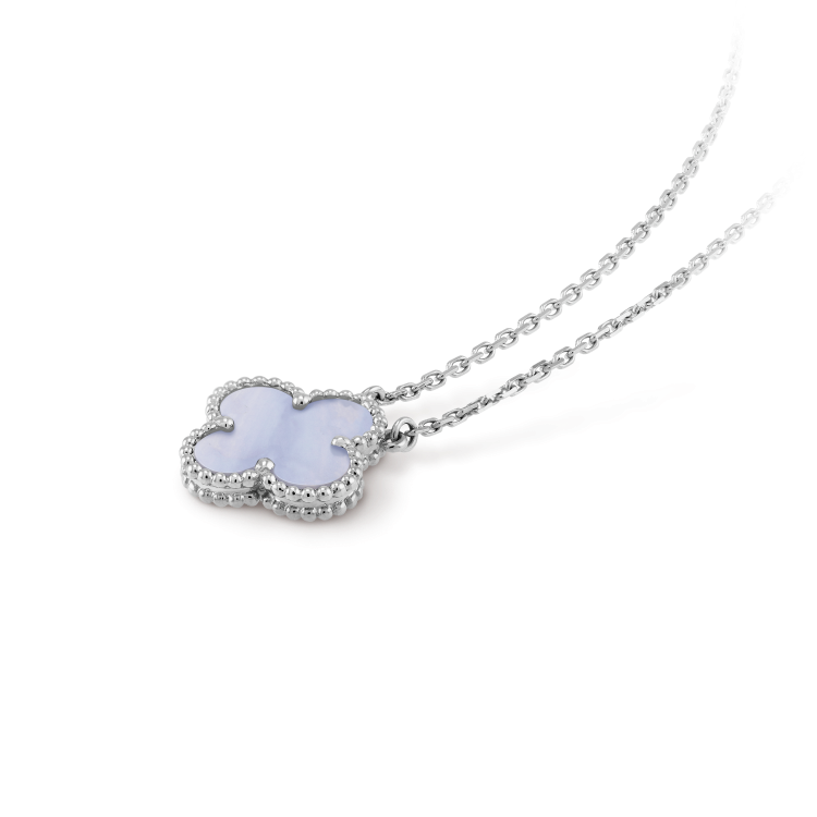 COLLIER EN CALCÉDOINE BLEUE TRÈFLE 15 MM EN ARGENT