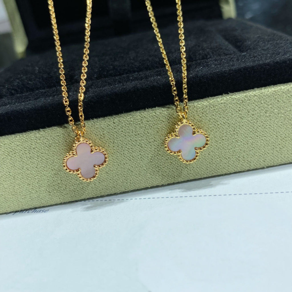 Collier Clover 15 mm en nacre rose à fleur unique