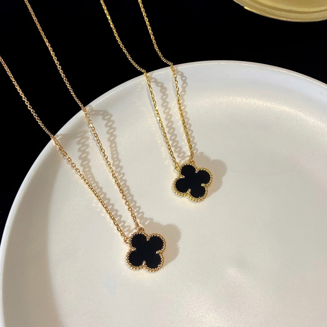 Collier Fleur Unique en Onyx Noir 15 MM Clover