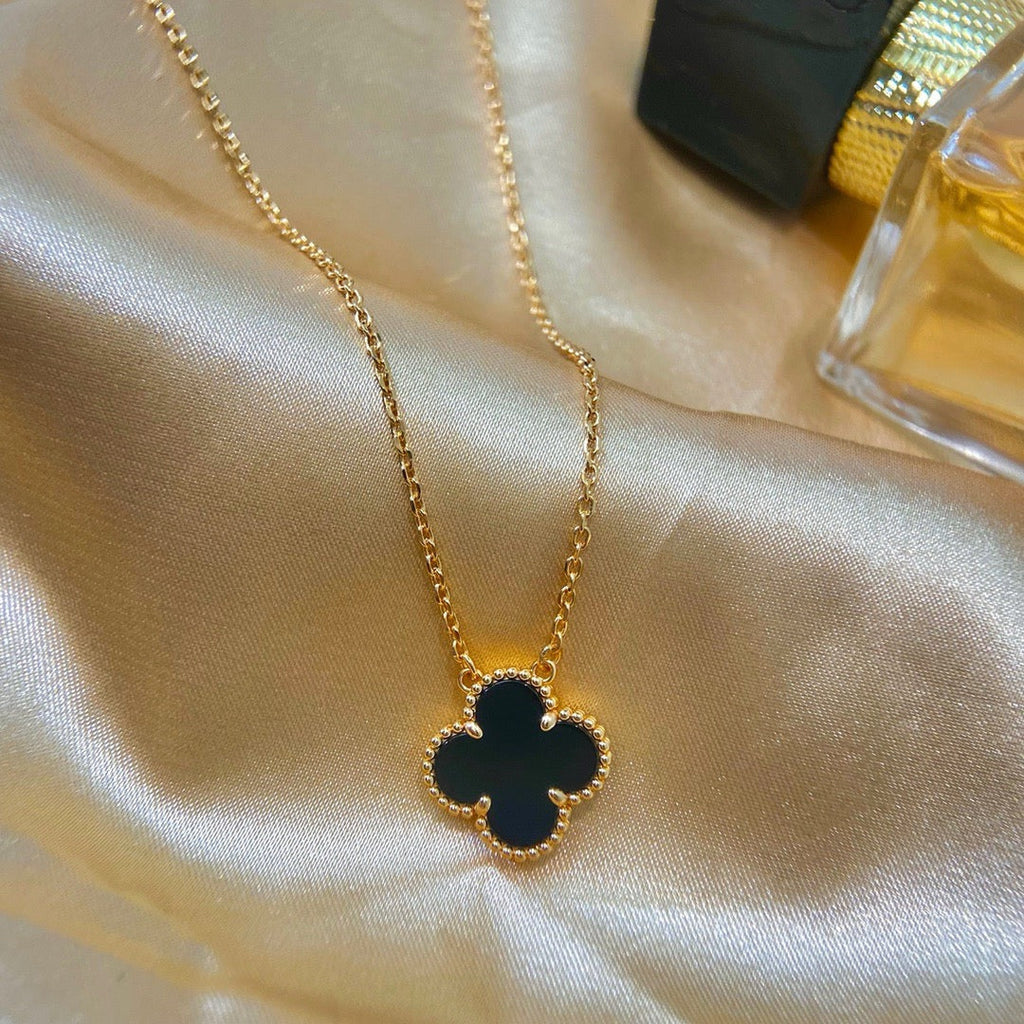 Collier Fleur Unique en Onyx Noir 15 MM Clover