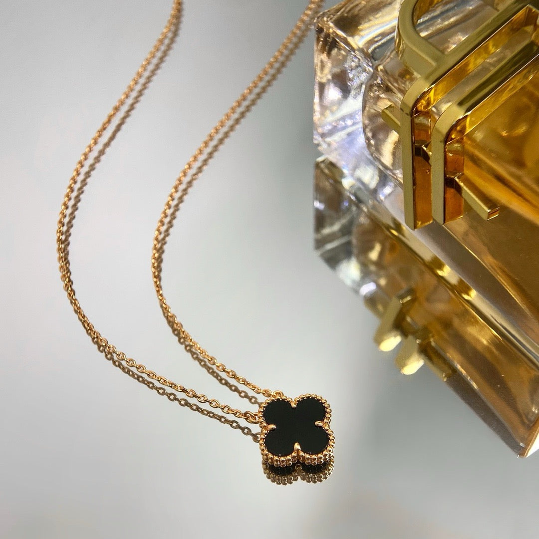 Collier Fleur Unique en Onyx Noir 15 MM Clover