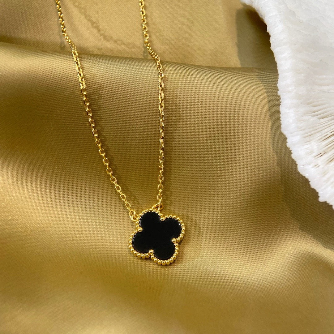 Collier Fleur Unique en Onyx Noir 15 MM Clover