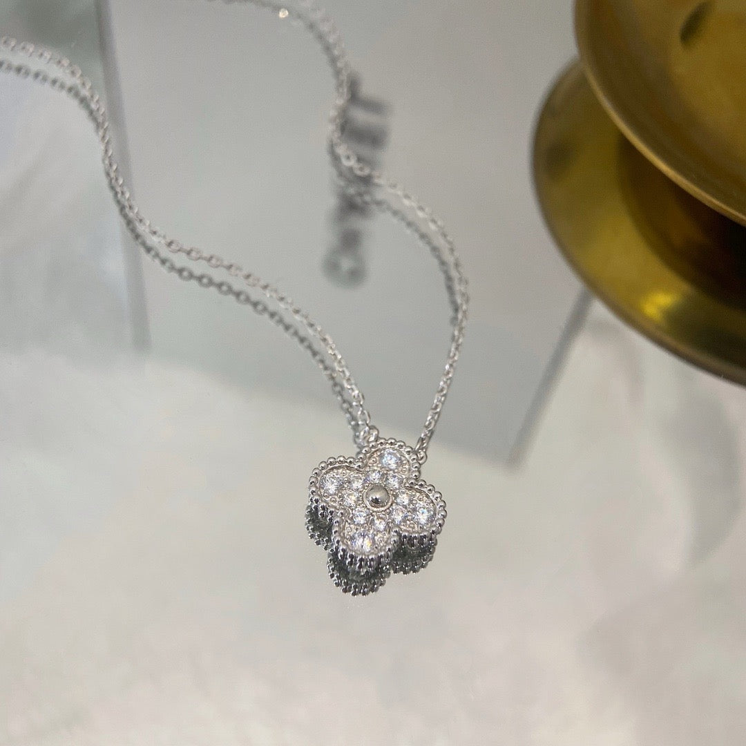 Collier Clover 15 mm avec une seule fleur en diamant