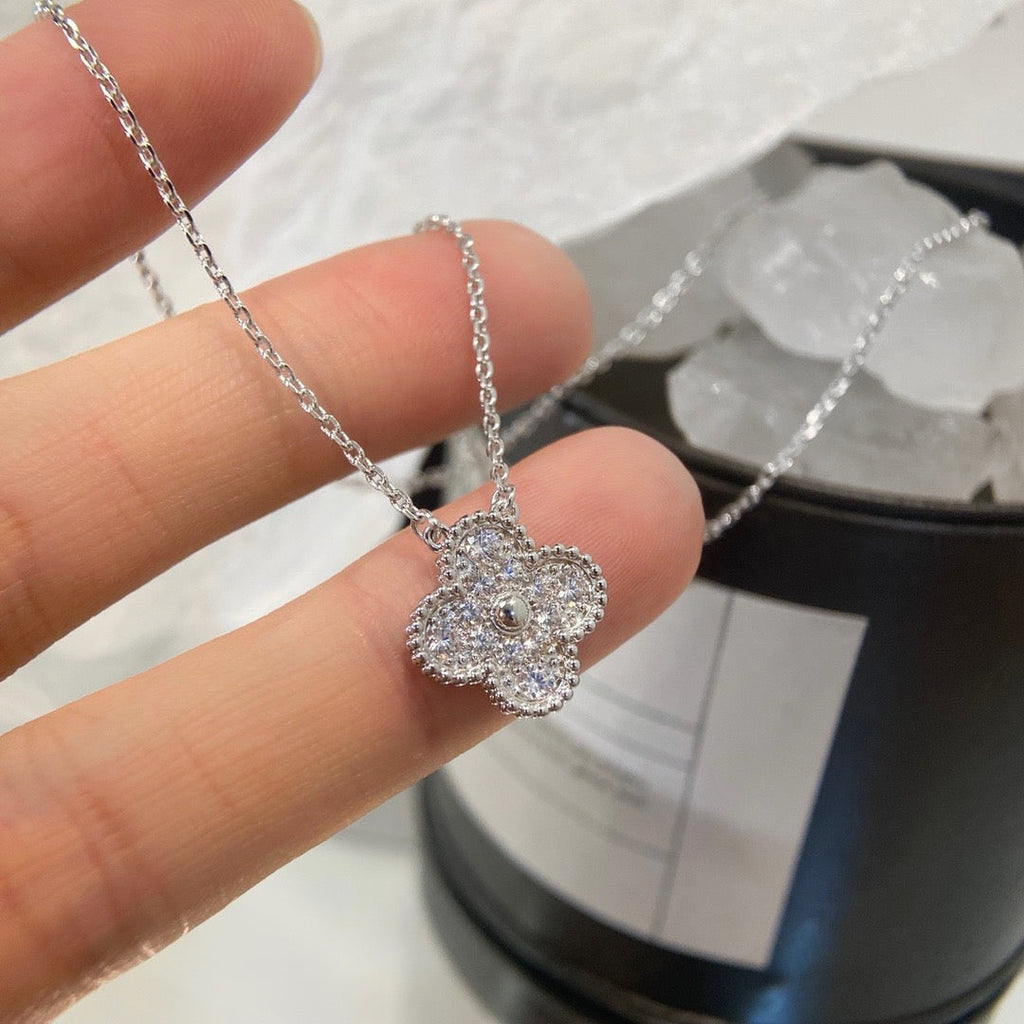 Collier Clover 15 mm avec une seule fleur en diamant