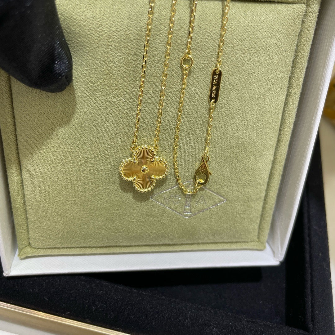 COLLIER LASER CLOVER 15 MM