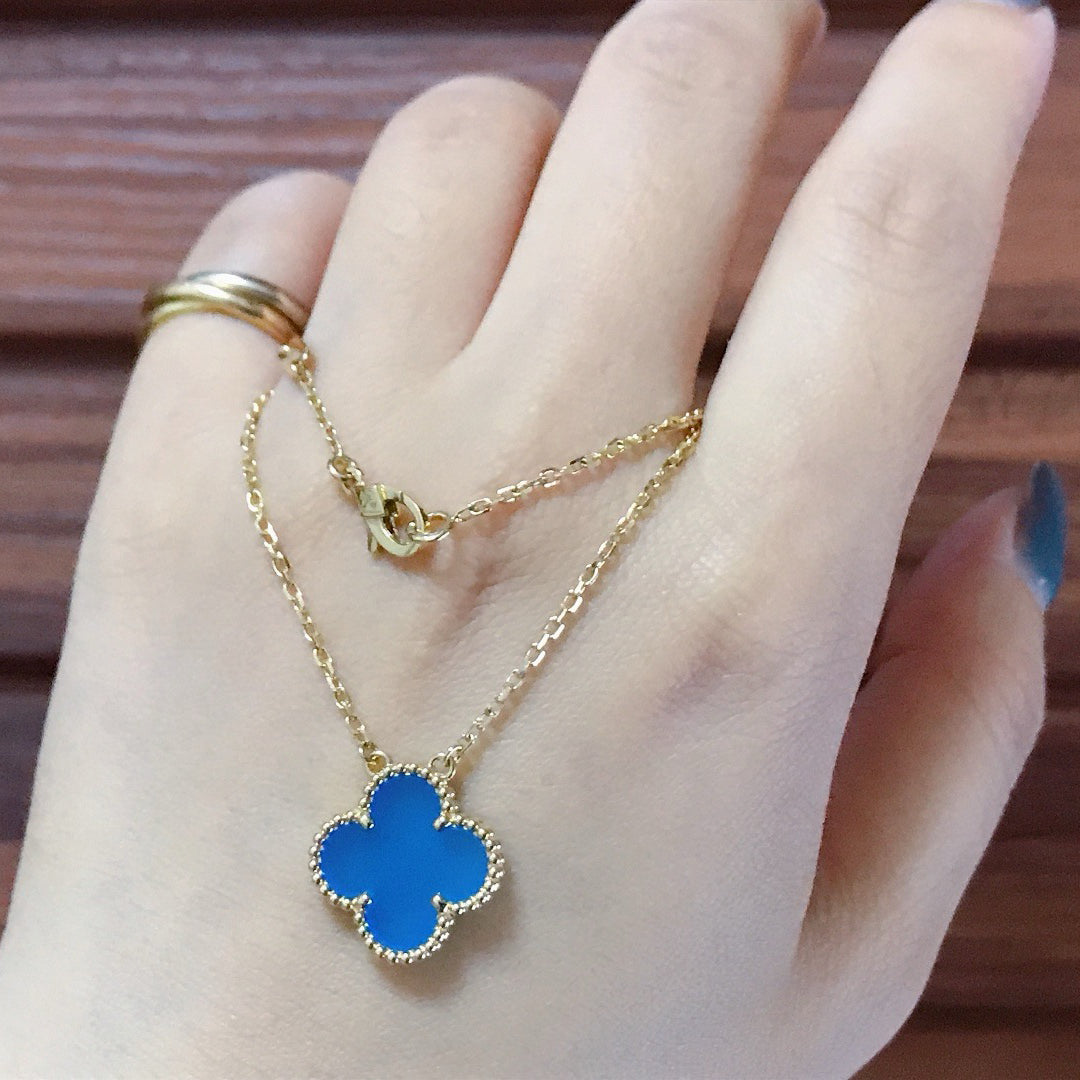 COLLIER EN AGATE BLEUE TRÈFLE 15 MM