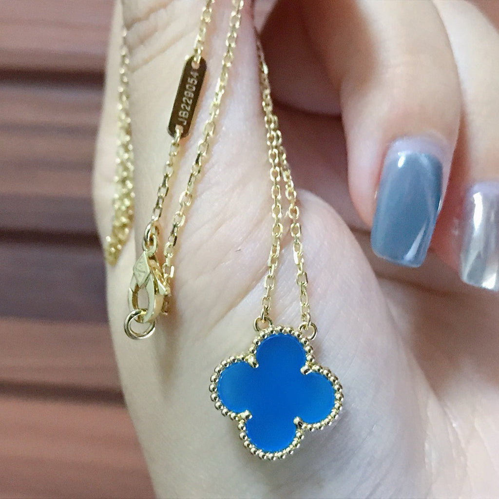 COLLIER EN AGATE BLEUE TRÈFLE 15 MM